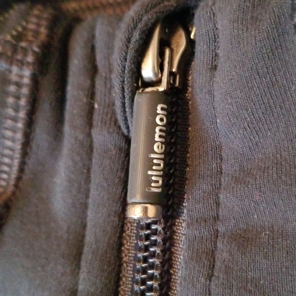 Hello, selling a lululemon sweater/ sweatshirt - Picture 3 of 4